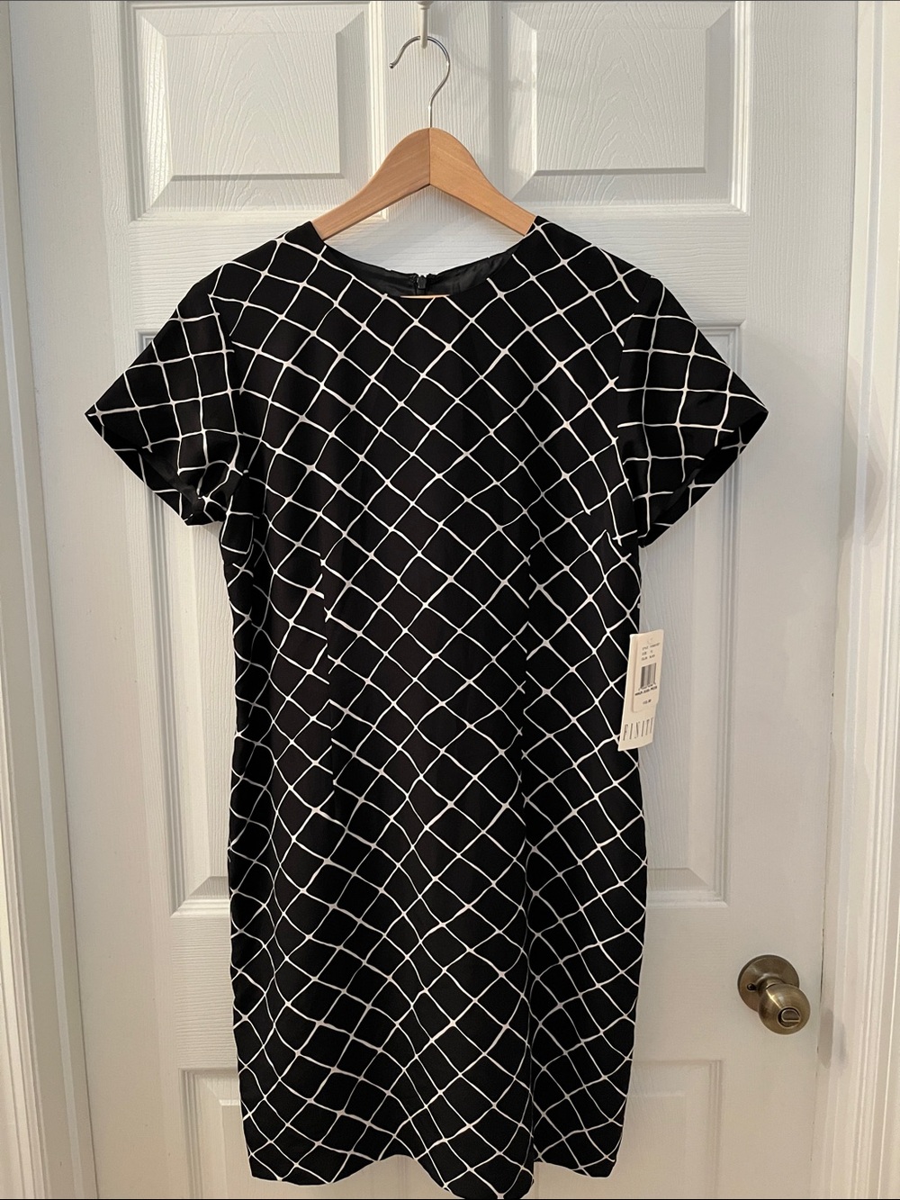 NWT Finity Short Sleeve Shift Dress Black and Cream 100% Silk Size 12